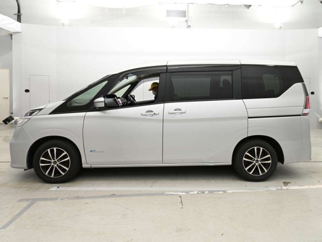 Nissan SERENA 2017 7356210-4