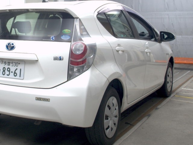 Toyota AQUA 2012 7380858-5