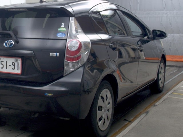 Toyota AQUA 2013 7380883-5