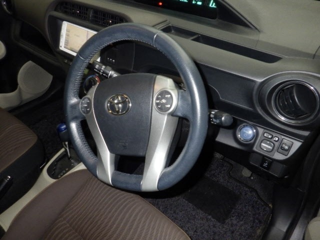 Toyota AQUA 2013 7380892-3