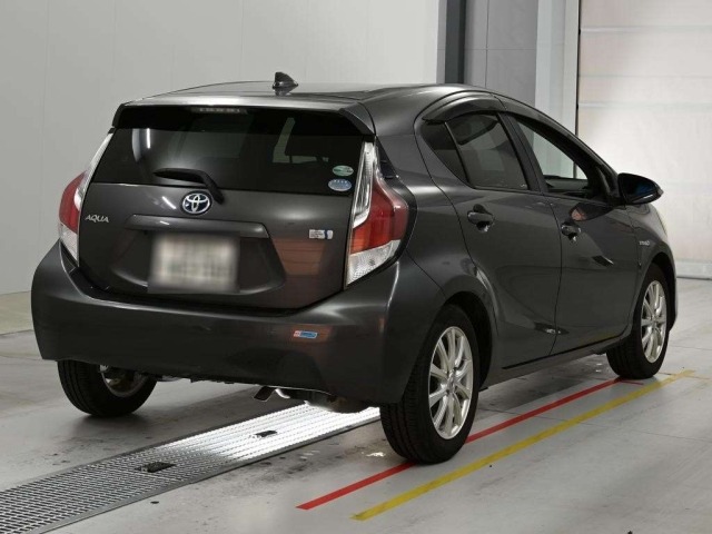Toyota AQUA 2015 7380931-1