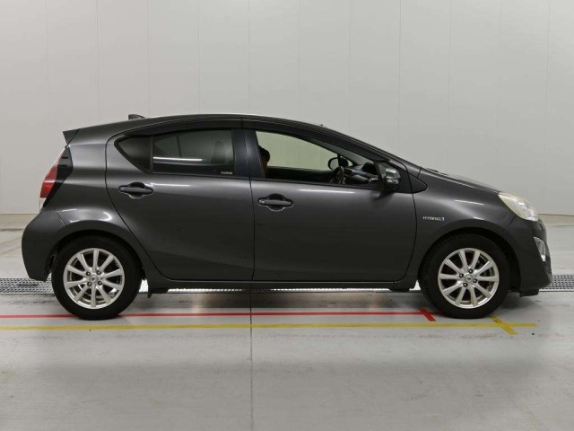 Toyota AQUA 2015 7380931-3