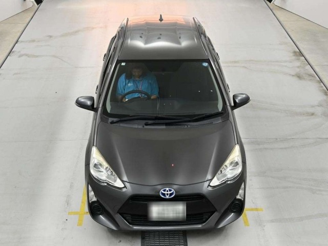 Toyota AQUA 2015 7380931-7