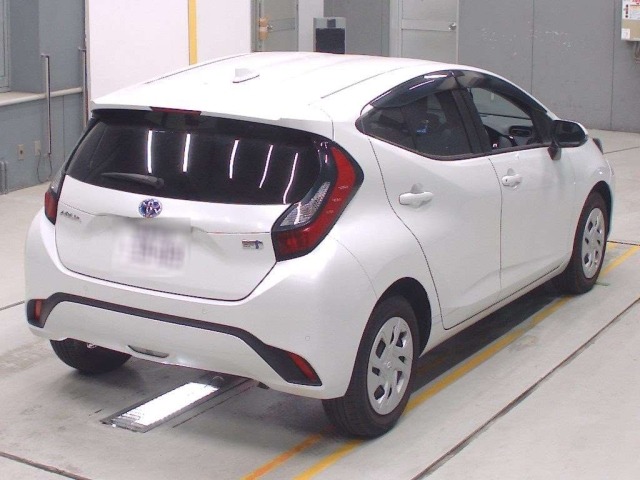 Toyota AQUA 2023 7380940-1