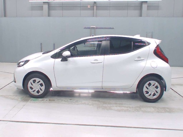 Toyota AQUA 2023 7380940-4