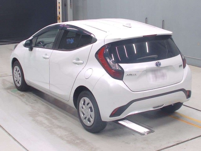 Toyota AQUA 2023 7380940-6