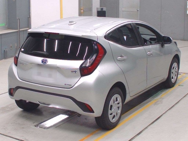 Toyota AQUA 2024 7380953-1