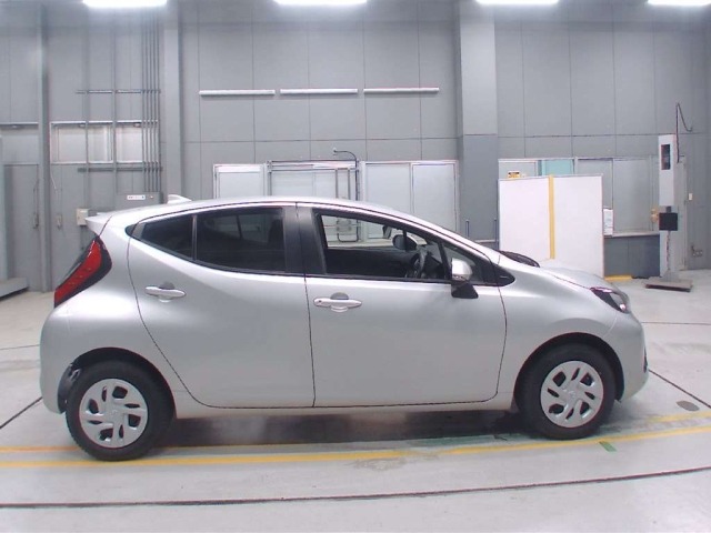 Toyota AQUA 2024 7380953-3