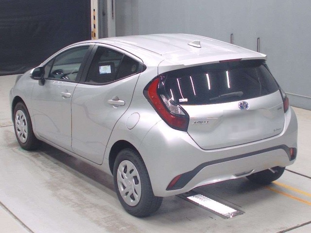Toyota AQUA 2024 7380953-6