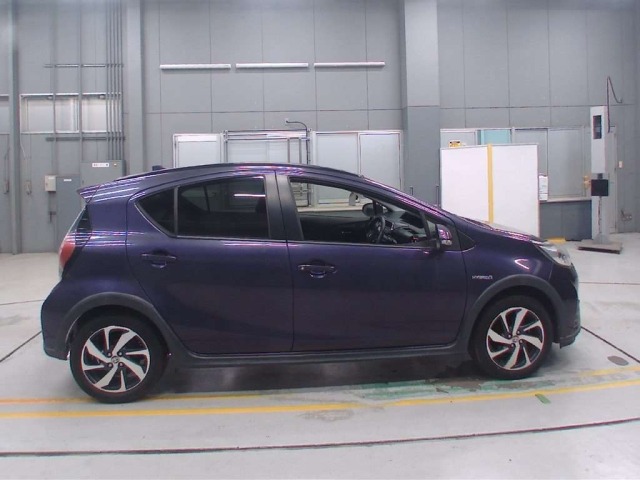Toyota AQUA 2017 7380954-3