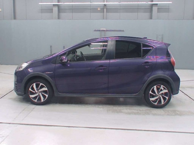 Toyota AQUA 2017 7380954-4