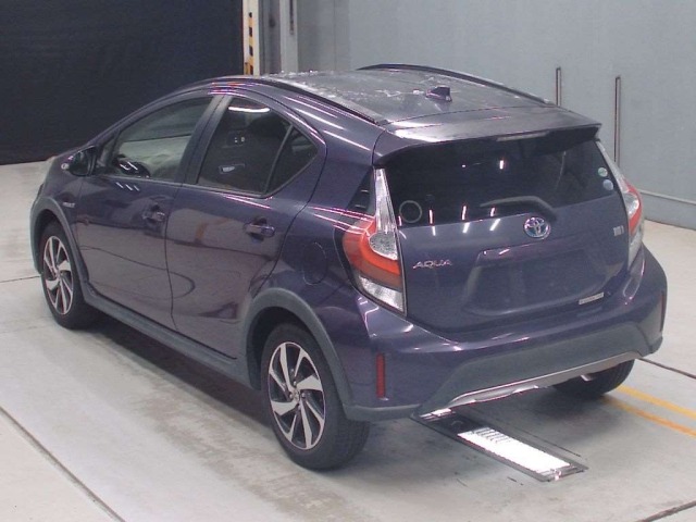 Toyota AQUA 2017 7380954-6