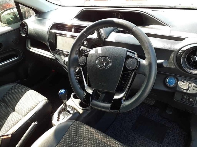 Toyota AQUA 2017 7380954-7