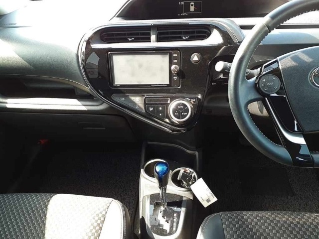 Toyota AQUA 2017 7380954-9