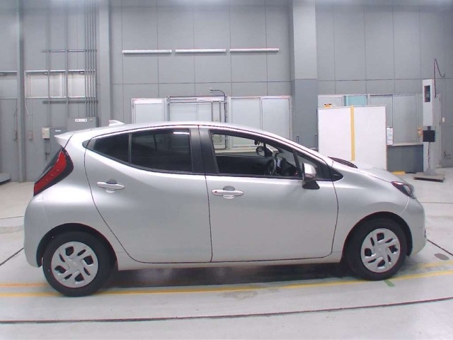 Toyota AQUA 2022 7380962-3