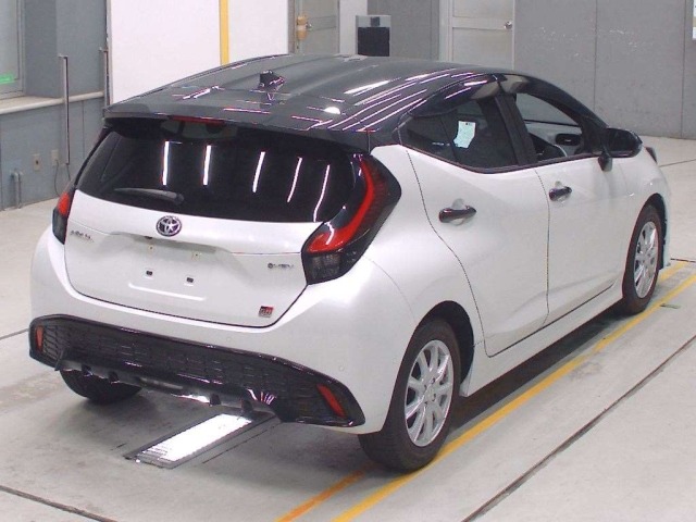 Toyota AQUA 2024 7380973-1