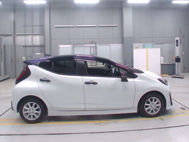 Toyota AQUA 2024 7380973-3