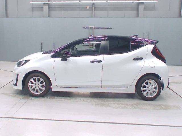 Toyota AQUA 2024 7380973-4