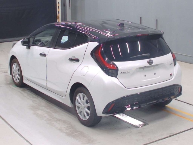 Toyota AQUA 2024 7380973-6