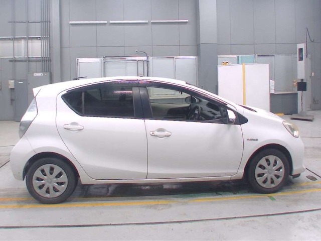 Toyota AQUA 2012 7380984-3