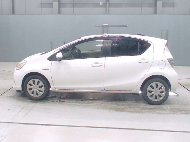 Toyota AQUA 2012 7380984-4