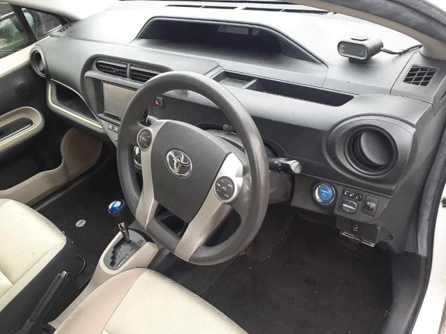 Toyota AQUA 2012 7380984-7