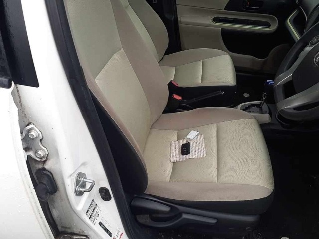 Toyota AQUA 2012 7380984-8