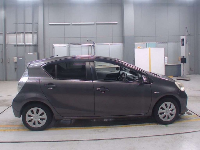 Toyota AQUA 2012 7380996-3
