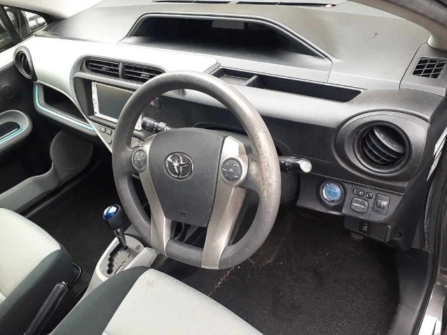 Toyota AQUA 2012 7380996-7