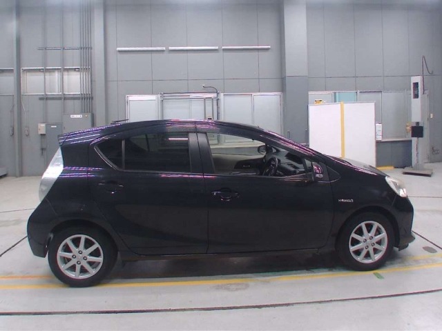 Toyota AQUA 2013 7380997-3