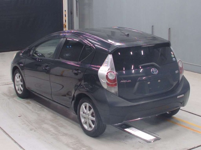 Toyota AQUA 2013 7380997-6