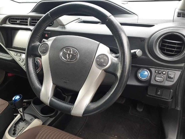 Toyota AQUA 2013 7380997-7