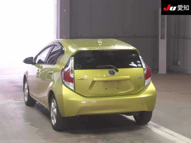 Toyota AQUA 2015 7381035-1