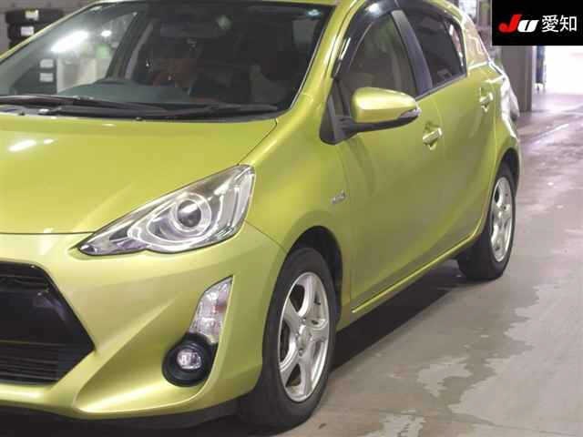 Toyota AQUA 2015 7381035-7