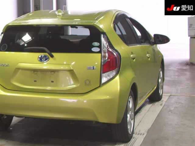 Toyota AQUA 2015 7381035-8