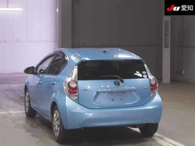Toyota AQUA 2013 7381047-1