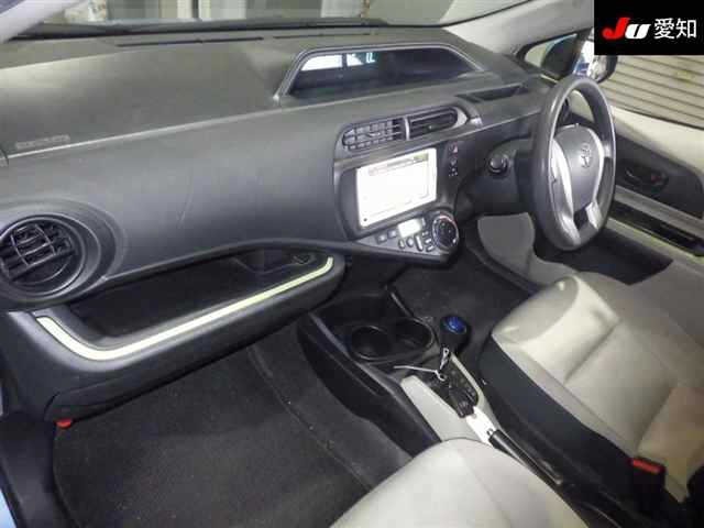 Toyota AQUA 2013 7381047-3