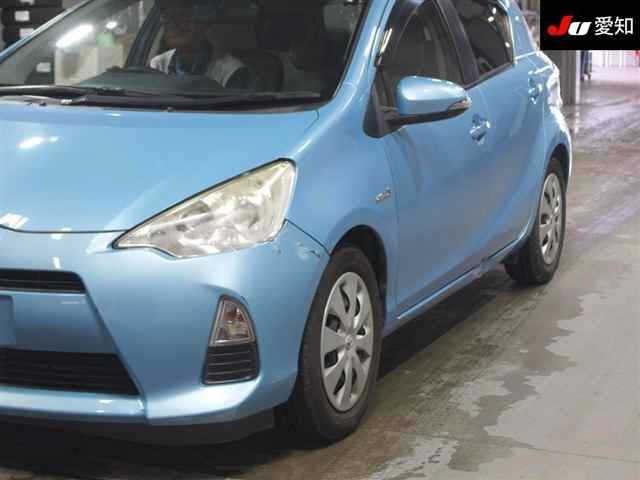 Toyota AQUA 2013 7381047-7