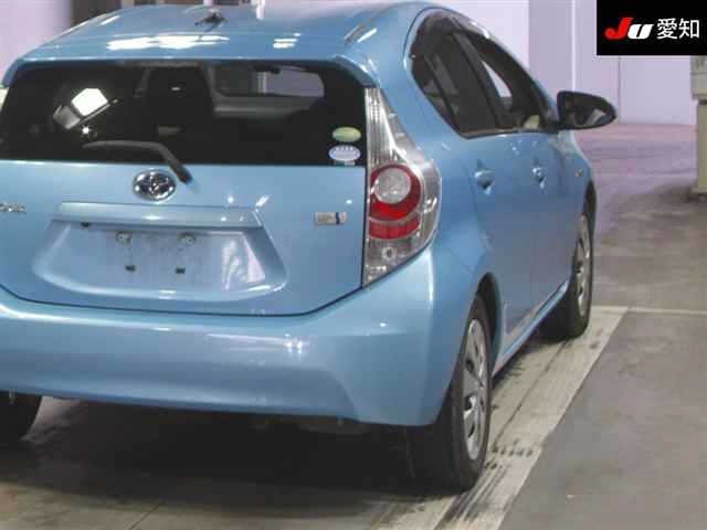 Toyota AQUA 2013 7381047-8