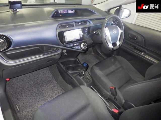 Toyota AQUA 2015 7381048-3
