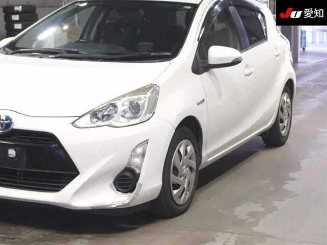 Toyota AQUA 2015 7381048-7