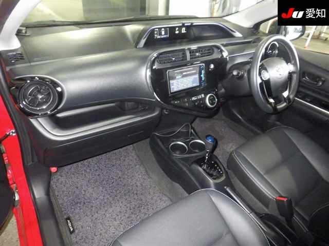 Toyota AQUA 2017 7381051-3