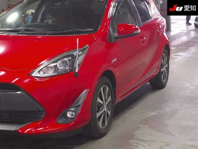 Toyota AQUA 2017 7381051-7