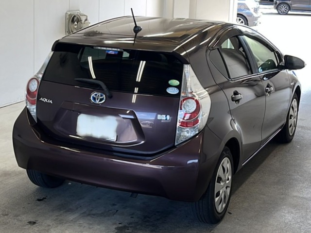 Toyota AQUA 2014 7381130-1