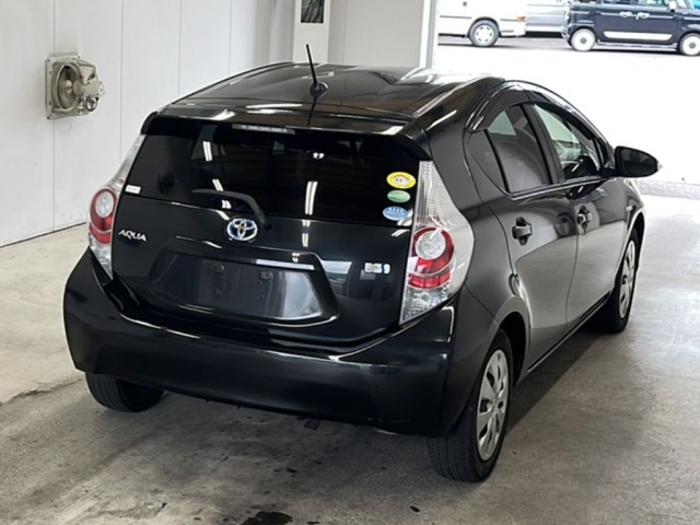Toyota AQUA 2013 7381167-1