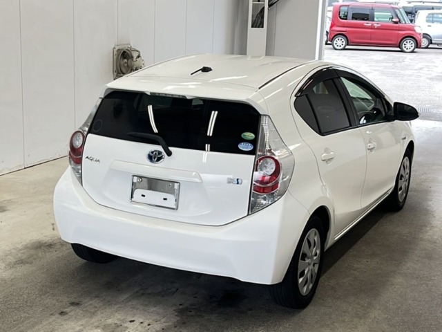 Toyota AQUA 2013 7381168-1