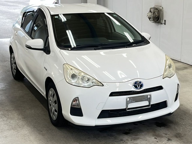Toyota AQUA 2013 7381168-4