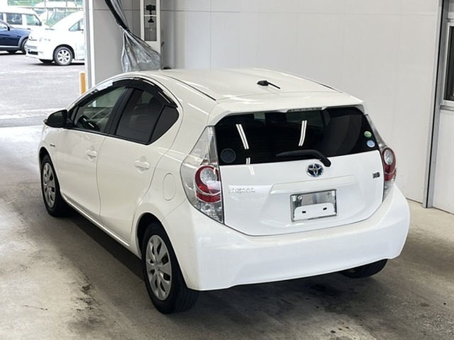 Toyota AQUA 2013 7381168-5