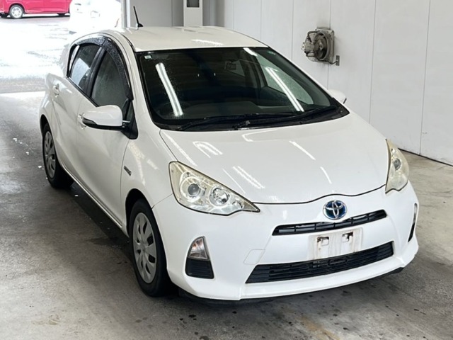 Toyota AQUA 2013 7381178-4