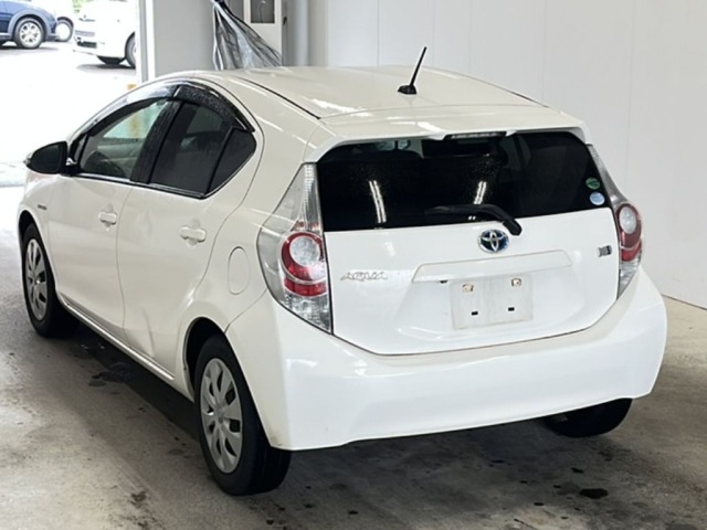 Toyota AQUA 2013 7381178-5